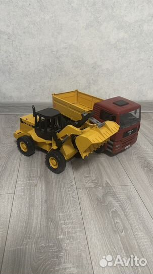 Bruder самосвал и экскаватор