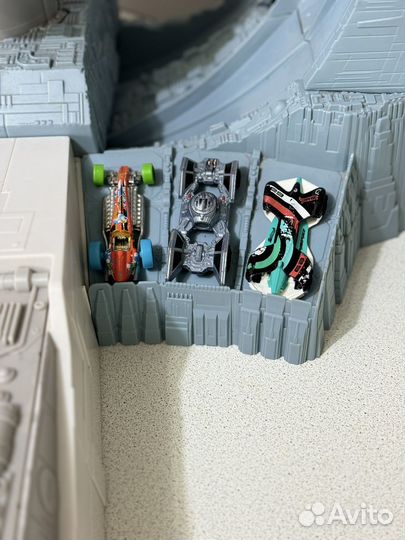 Гоночный трек hot wheels с машинками