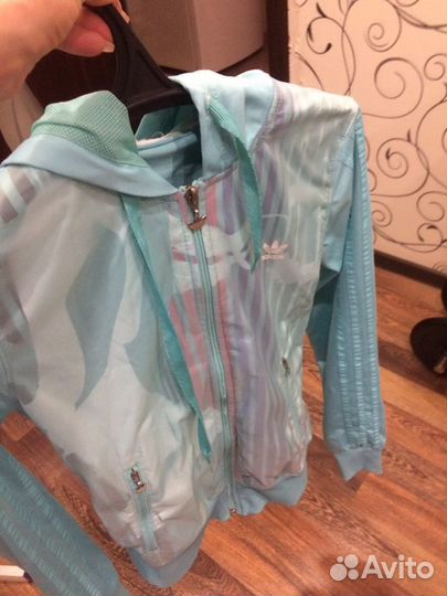Продам спортивную ветровку