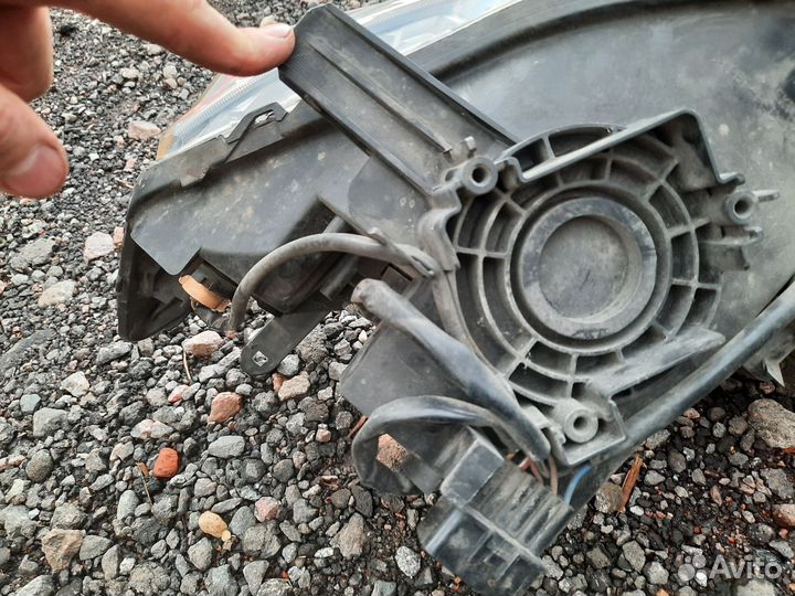 Фара правая mitsubishi outlander xl