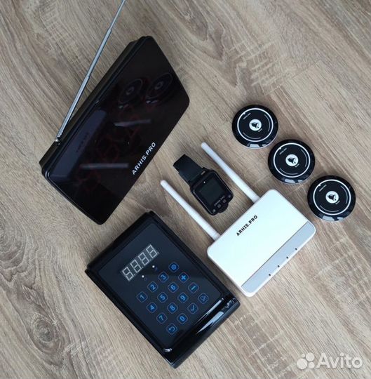 Кнопка вызова официанта, пейджер-часы, табло, пуль