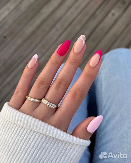 Модель на маникюр