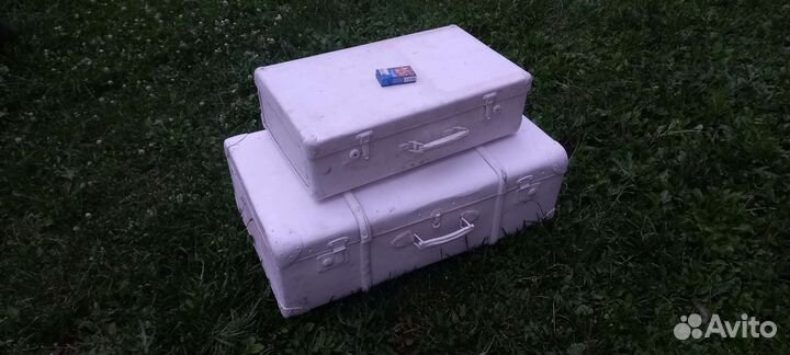 Чемодан белый декор