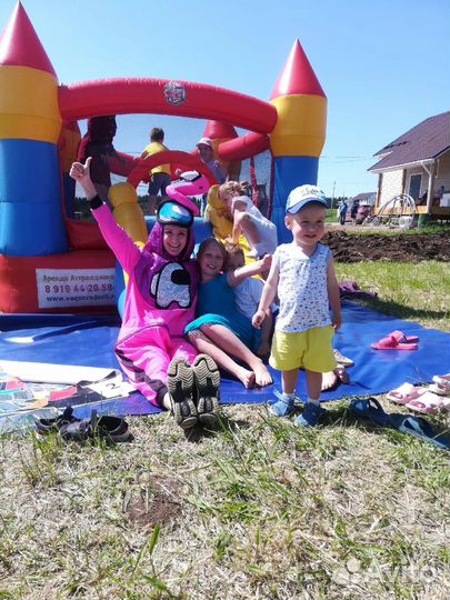 Надувной батут и аниматор на праздник