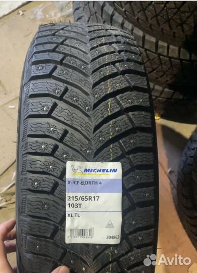 Michelin X-Ice North 4 215/65 R17