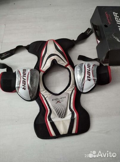 Нагрудник хоккейный bauer