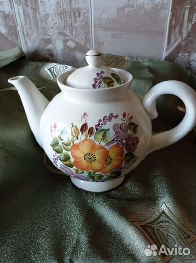 Чайник и молочник