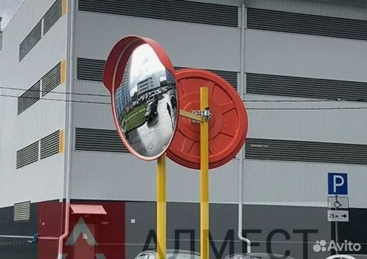 Дорожное зеркало с козырьком сферическое уличное