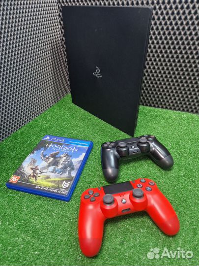Sony PS4 Pro 1Tb 2 геймпада