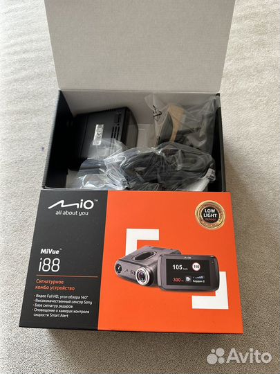 Видеорегистратор с радаром MiVue i88