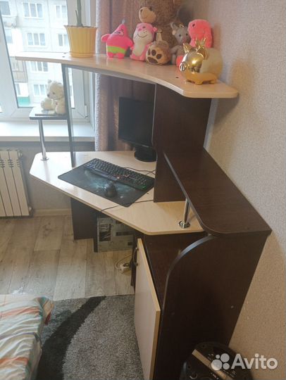 Компьютерный стол с тумбой