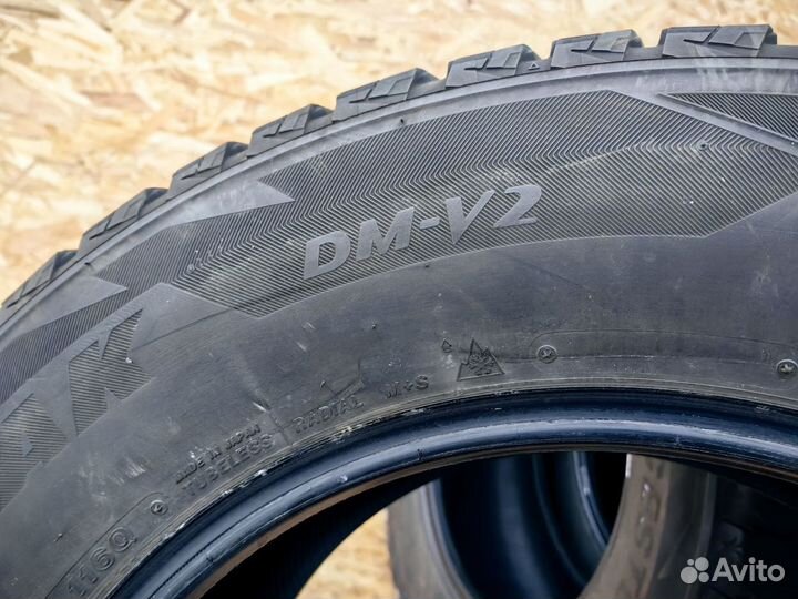 Bridgestone Blizzak DM-V2 285/60 R18