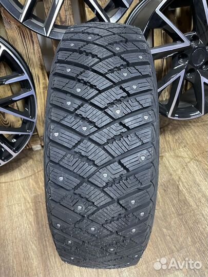 Goodyear UltraGrip Ice Arctic SUV 235/60 R17 106T