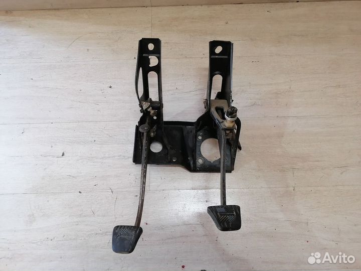 Педаль сцепления тормоза Chevrolet Niva Нива