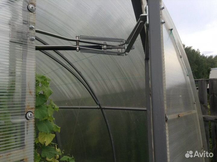 Теплица с автоматическим проветриванием