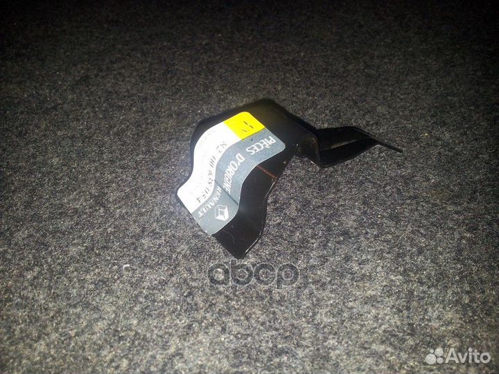 Кронштейн 8200638054 renault