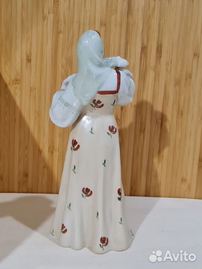 Фарфоровые статуэтки Плясунья Даша Дулево