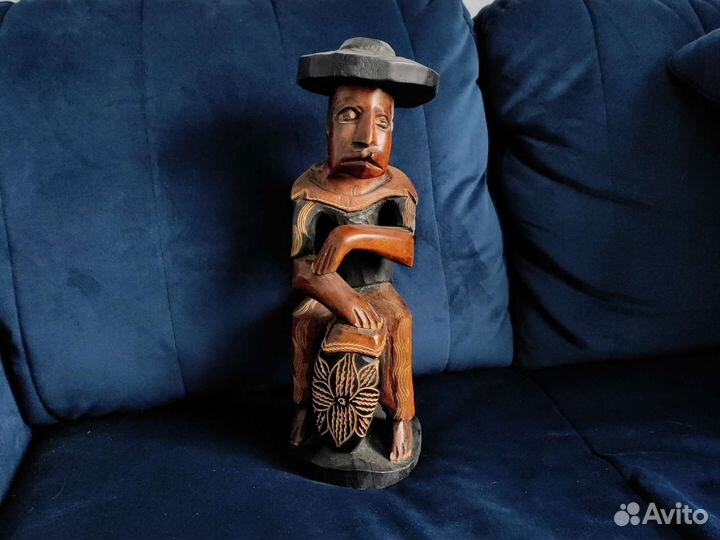 Фигурки и статуэтки из дерева