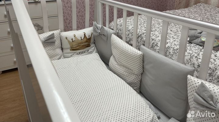 Бортики и постельное белье в кроватку