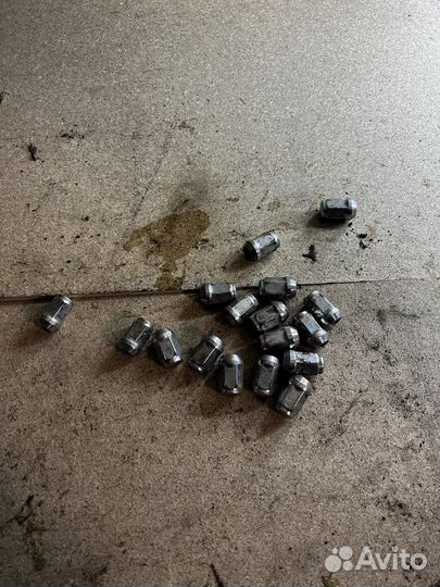 Колесные гайки на hyundai Elantra 3 xd