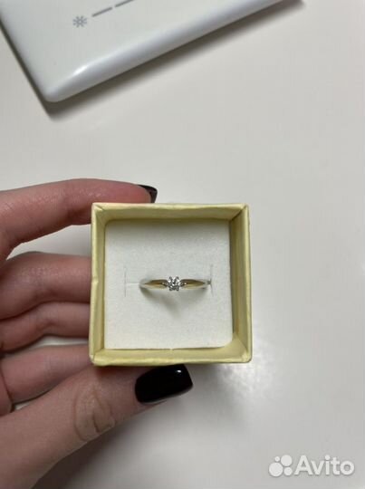 Кольцо белое золото с бриллиантом, 15 размер