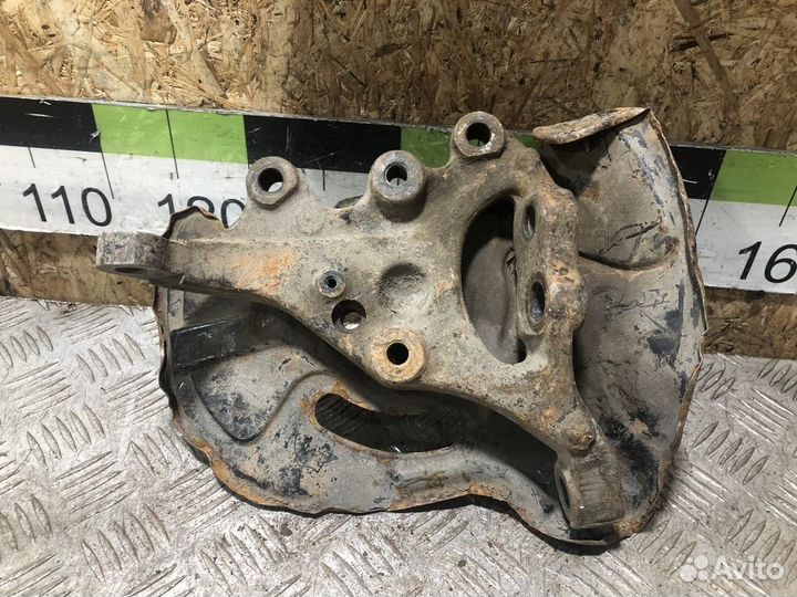 Кулак поворотный передний правый Clk 209