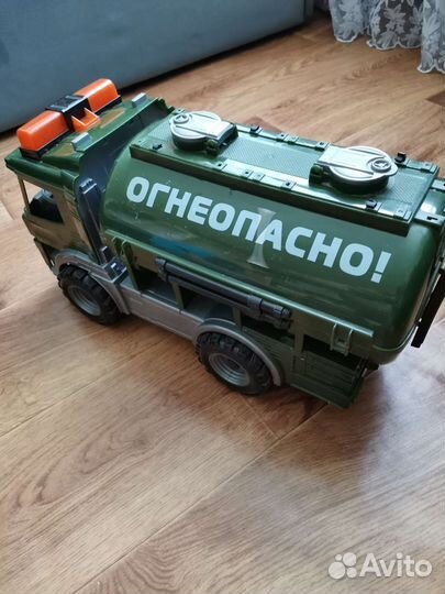 Большой бензовоз