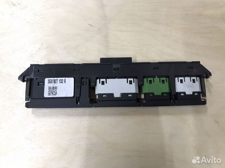 Блок кнопок 3G0927132A Passat B8