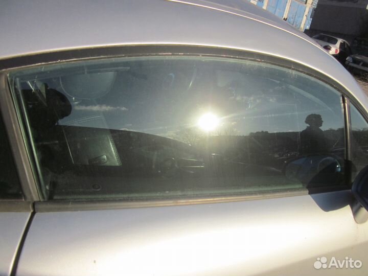 Audi TT 8n стекло двери правой