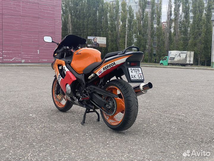 Honda cbr 600f4