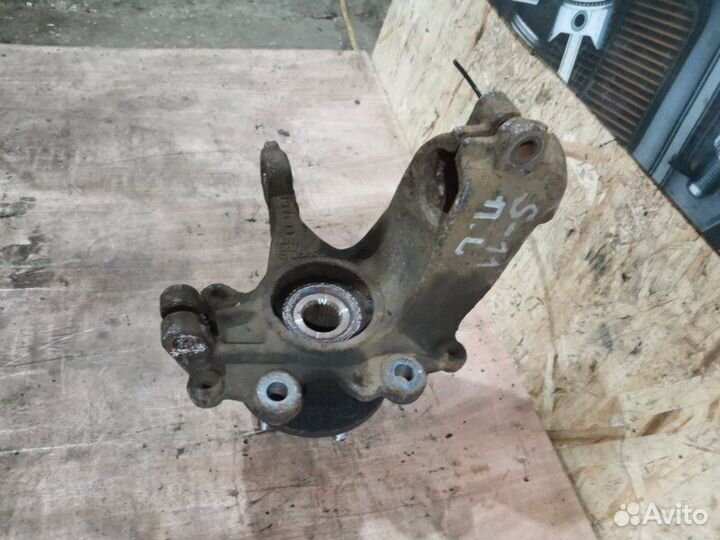 Кулак поворотный передний левый Ford Focus 3