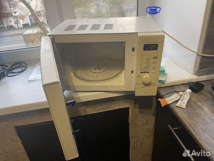 Рабочая Микроволновая печь Erisson
