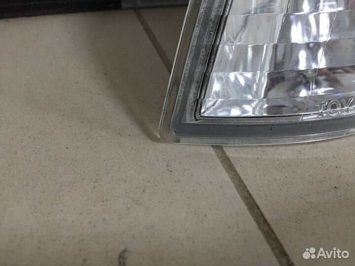 Указатель поворота левый Toyota Sprinter E110 1995