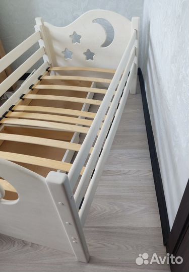 Кровать из натурального дерева 150 80