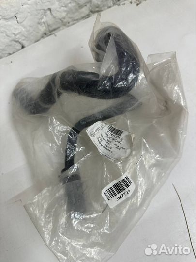 Трубка вакуумная VAG 4L0611931H