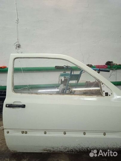 Дверь передняя правая Volkswagen Golf 3