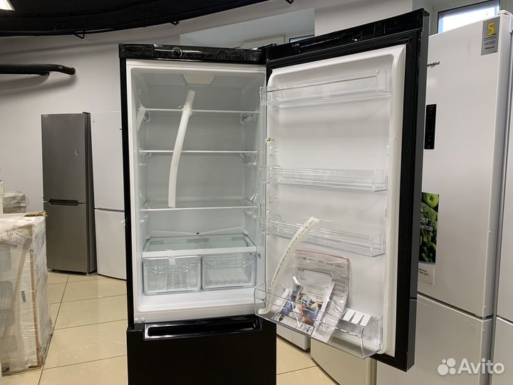 Холодильник Indesit черный