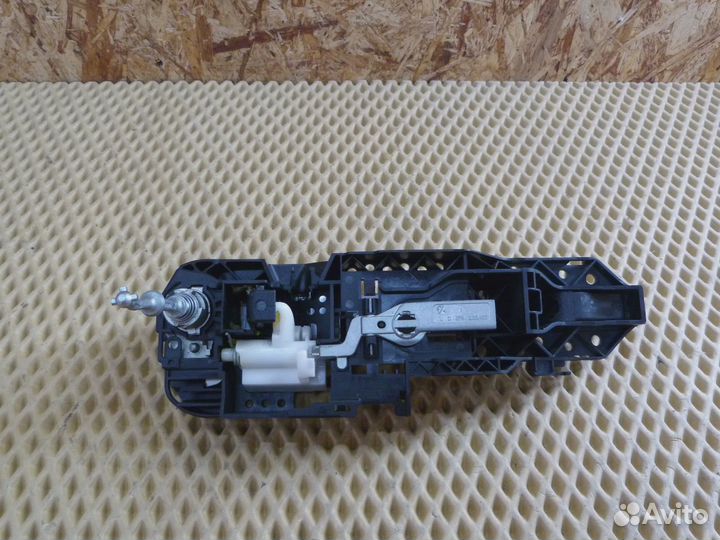 Ручка двери передней наружная левая Renault Megane III 2009-2016 (806070032R 806B02596R)