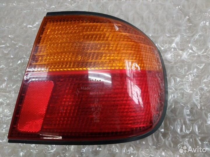 Фонарь внешний задний правый Nissan Primera P11