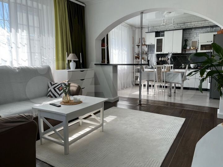 Дом 225,2 м² на участке 11,2 сот.