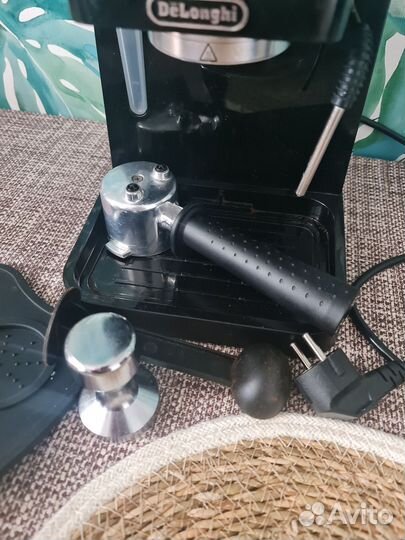 Кофеварка рожковая DeLonghi EC 230. BKчерный