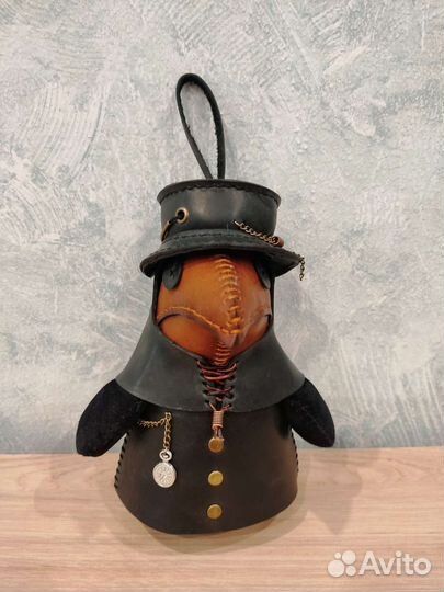 Брелок на сумку из кожи кукла 