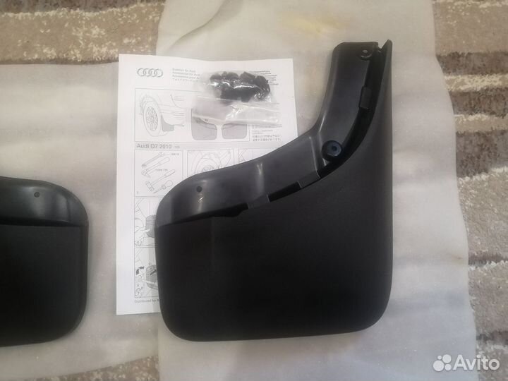 Новый комплект задних брызговиков Audi Q7 2010-15