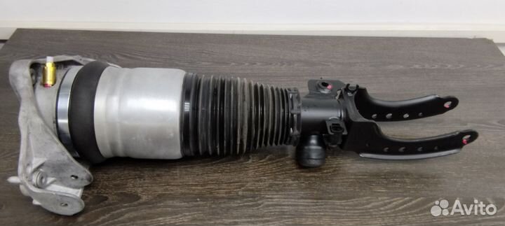 Пневмостойка Touareg / Audi Q7 передняя правая