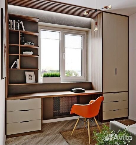 Рабочая зона у окна с доставкой