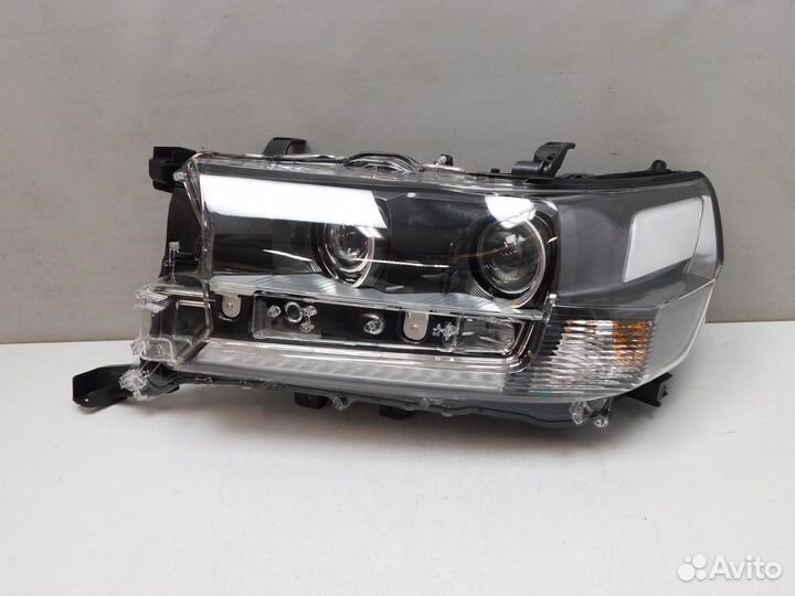 Фара левая Toyota Land Cruiser