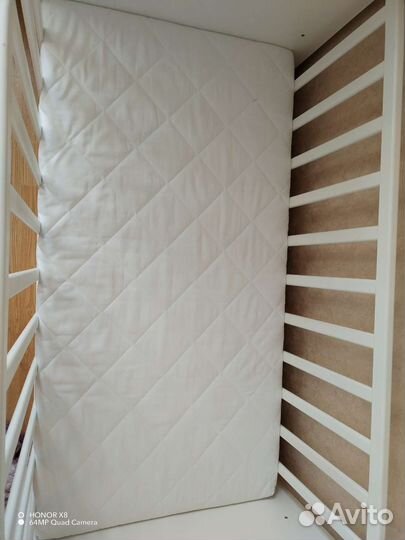 Детская кроватка с маятником и ящиком