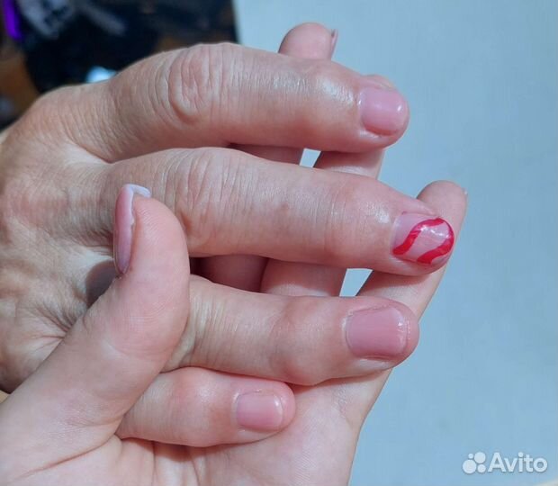 Начинающий мастер маникюра