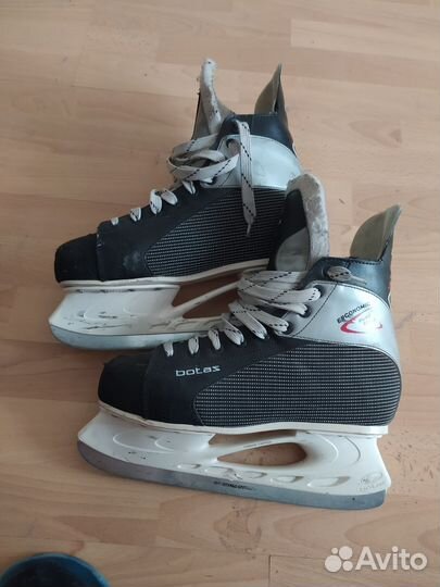 Коньки хоккейные