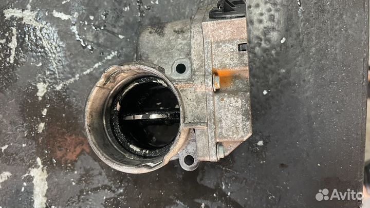 Дроссельная заслонка 045128063G